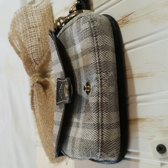 DOONEY AND BOURKE VINTAGE WRISTLET IN BLACK AND WHITE - Picture 8 of 8